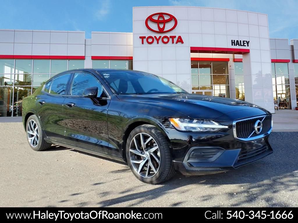 Used 2020 Volvo S60 T5 Momentum image 1