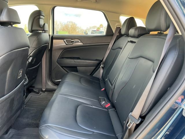 Used 2023 Kia Sportage EX image 4