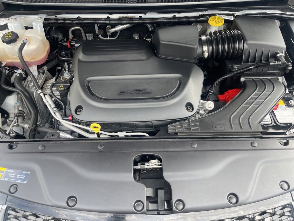 Used 2024 Chrysler Pacifica Touring-L FWD image 29