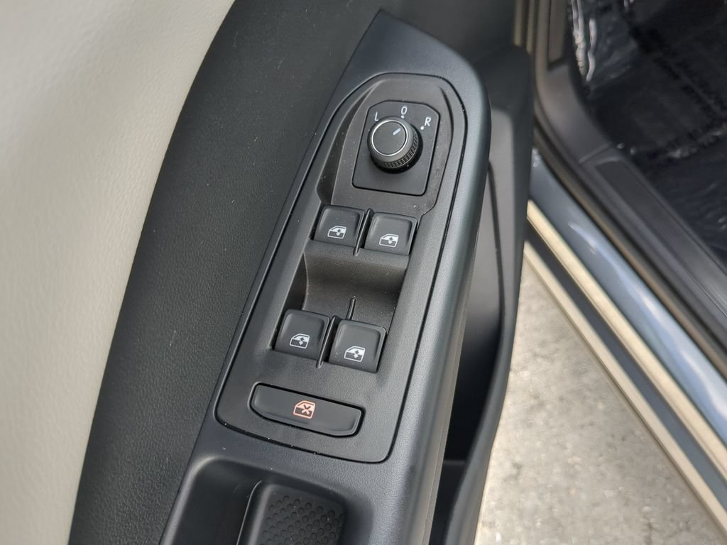 Certified 2025 Volkswagen Taos S FWD image 16