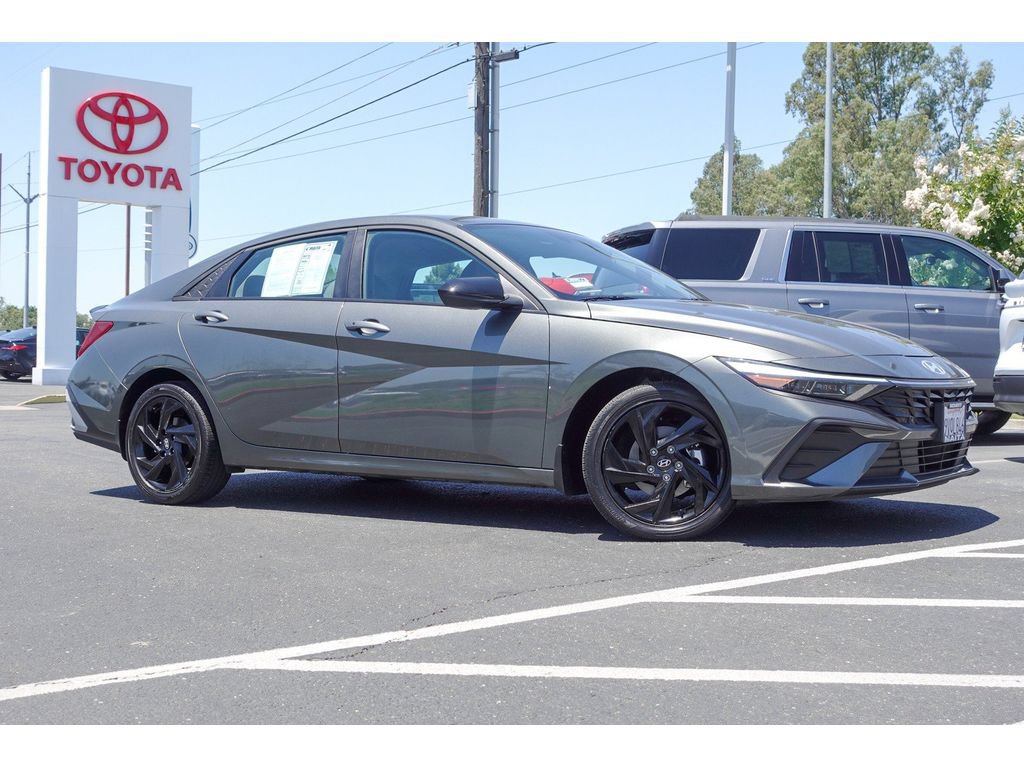 Used 2026 Hyundai Elantra SEL FWD image 4
