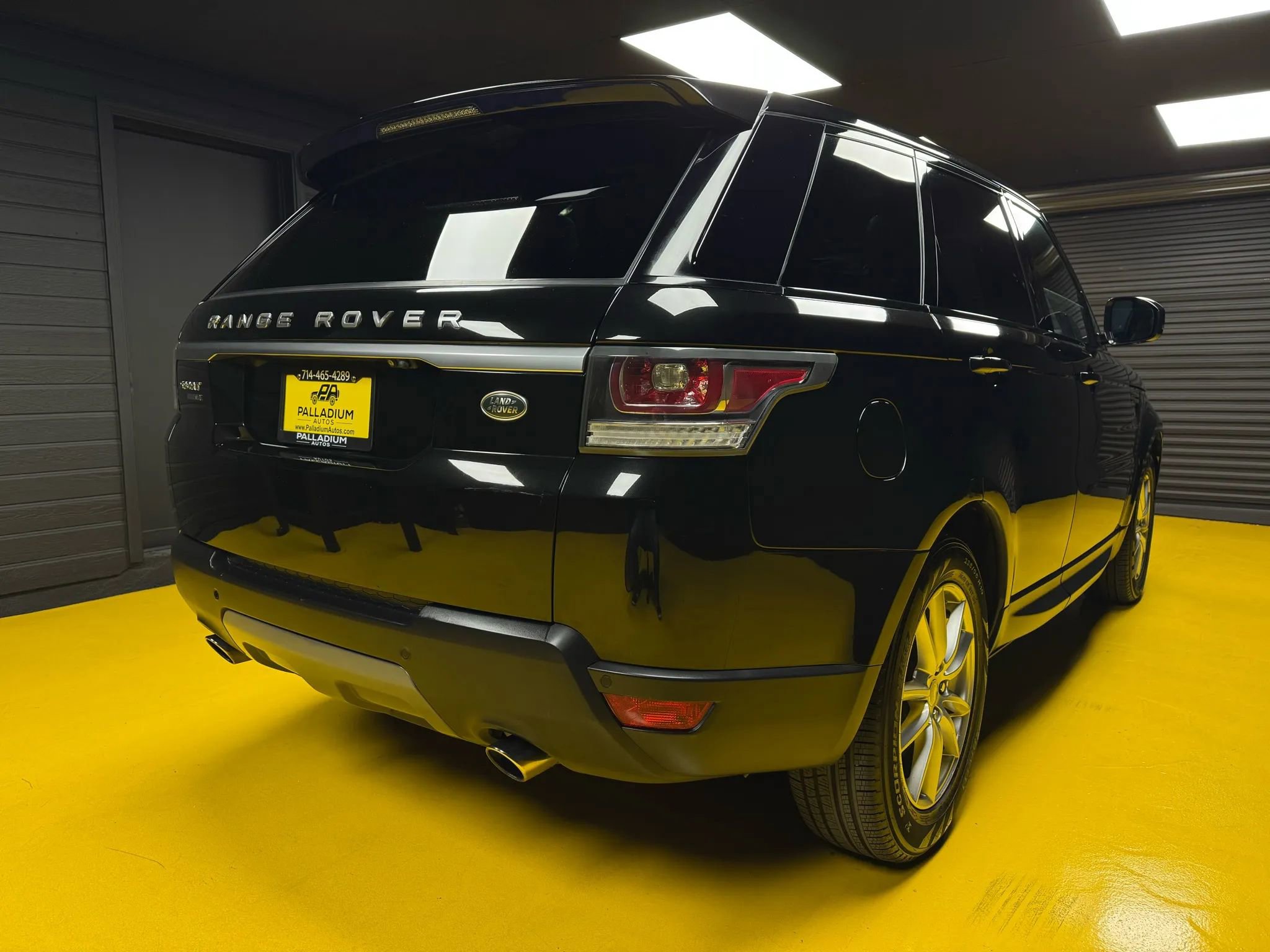 Used 2016 Land Rover Range Rover Sport SE image 6