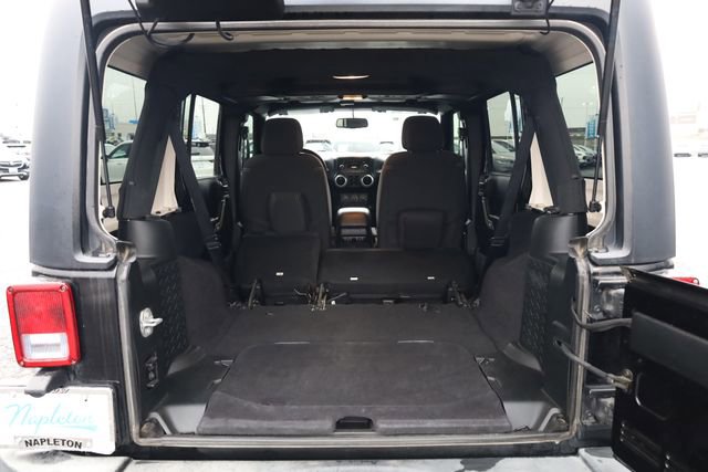 Used 2018 Jeep Wrangler Unlimited Rubicon w/ Connectivity Group AWD/4WD image 28
