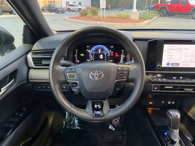 Used 2025 Toyota Camry SE FWD image 15