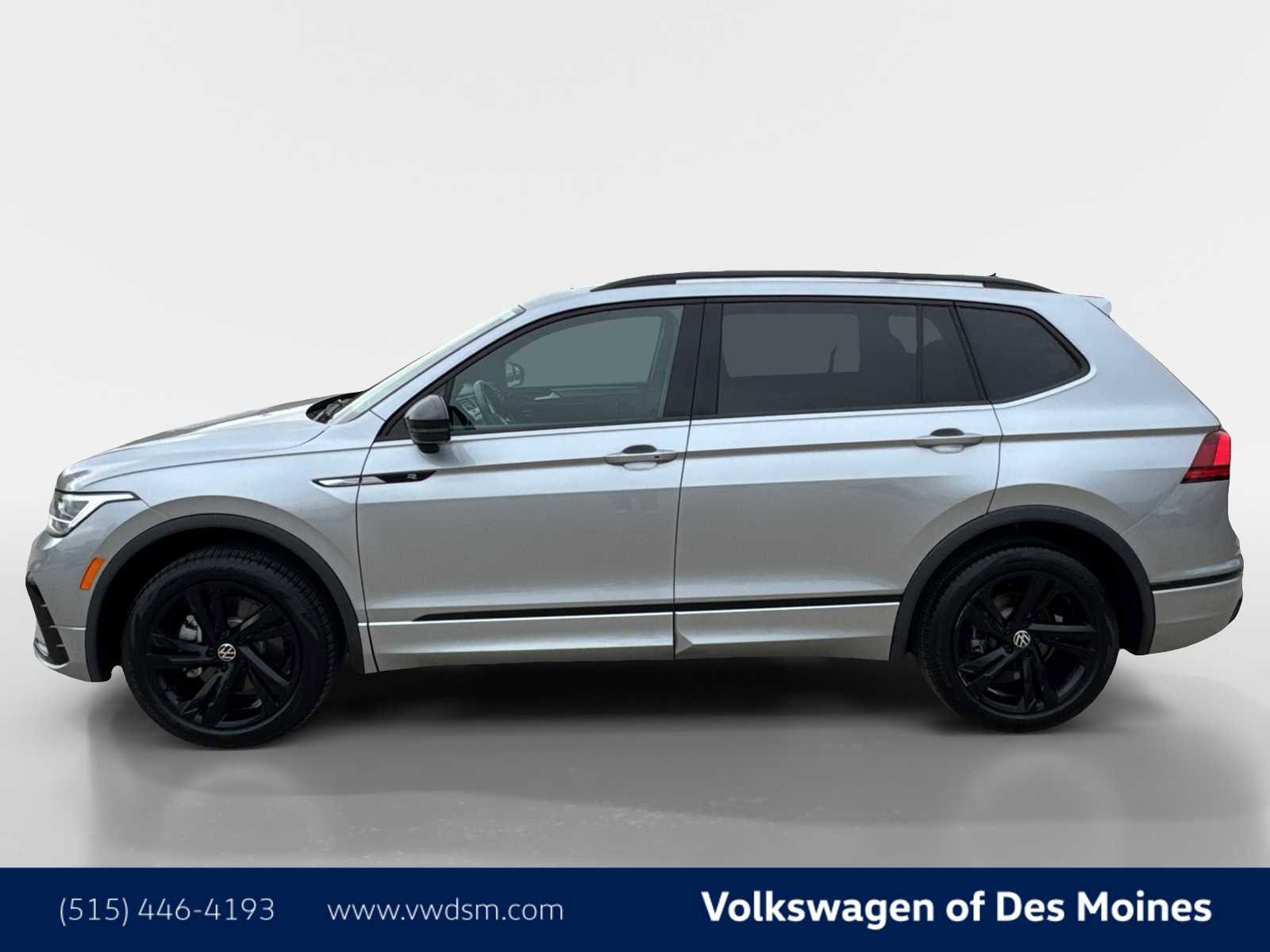 Used 2024 Volkswagen Tiguan SE R-Line image 3