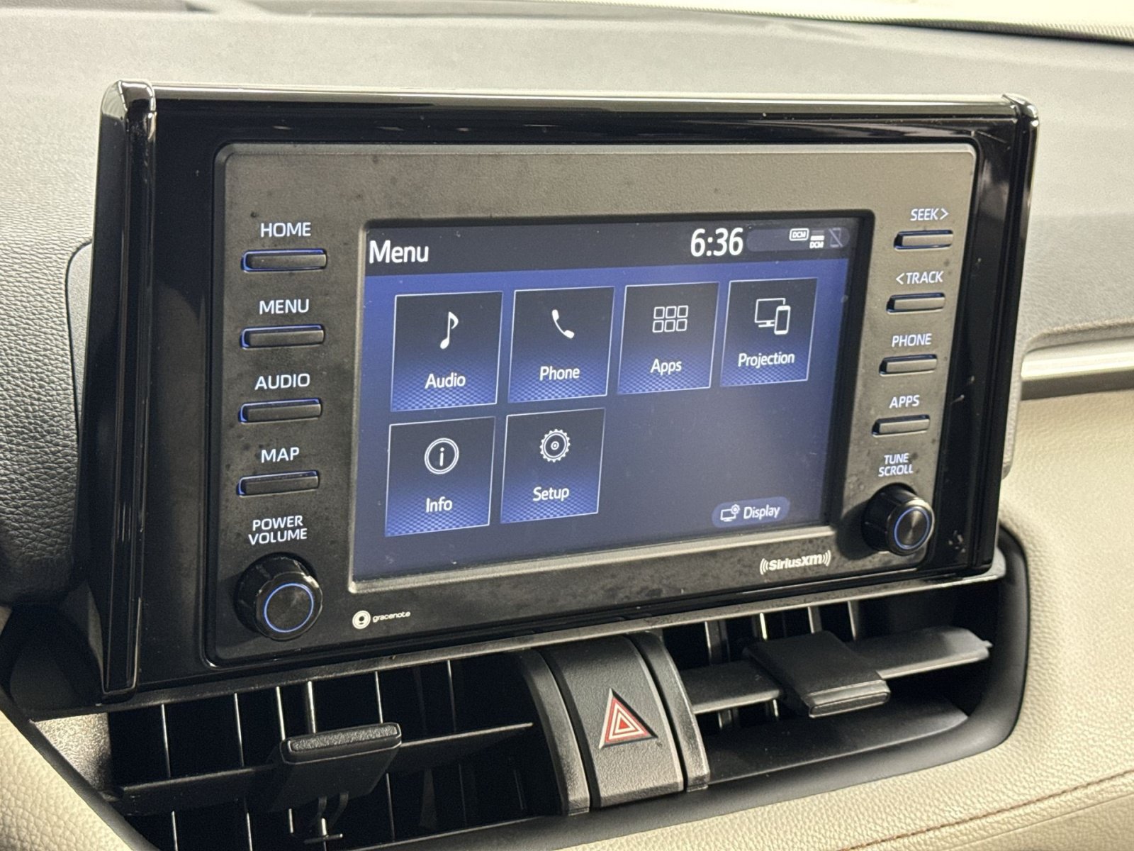 Used 2021 Toyota RAV4 XLE AWD/4WD image 30