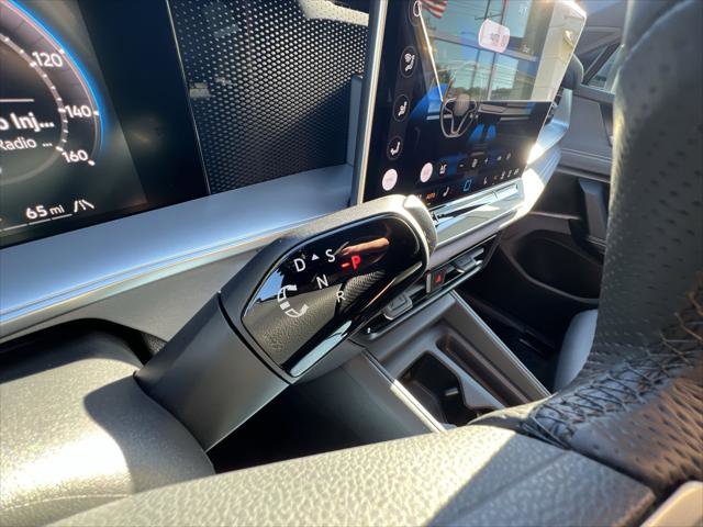 New 2025 Volkswagen Tiguan SE R-Line image 19