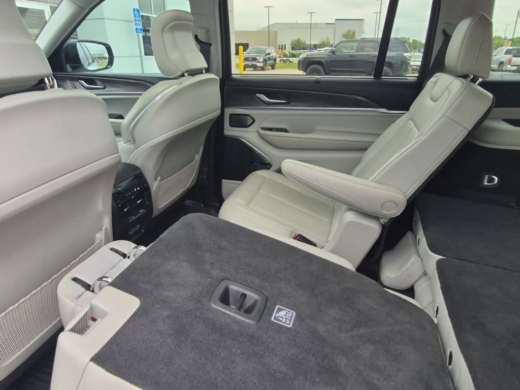 Used 2021 Jeep Grand Cherokee L Overland w/ Advanced Protech Group III AWD/4WD image 21