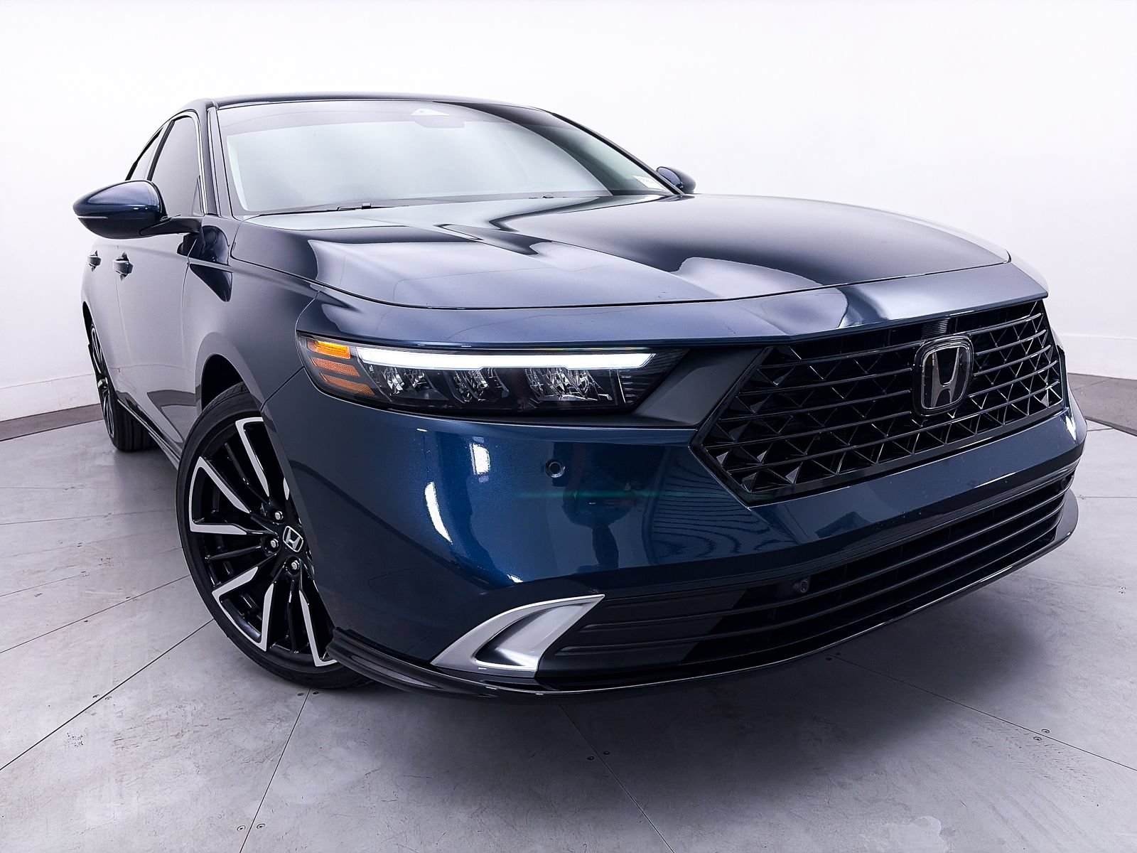 Used 2026 Honda Accord Touring image 3