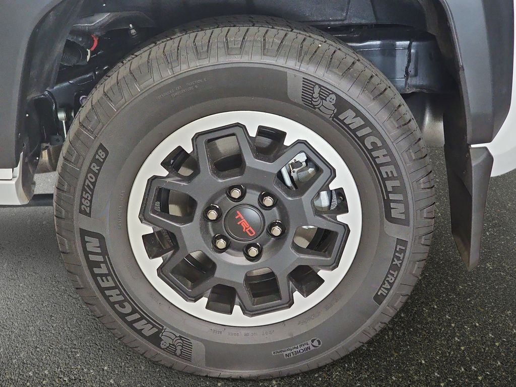 Used 2025 Toyota 4Runner TRD Off-Road Premium AWD/4WD image 35
