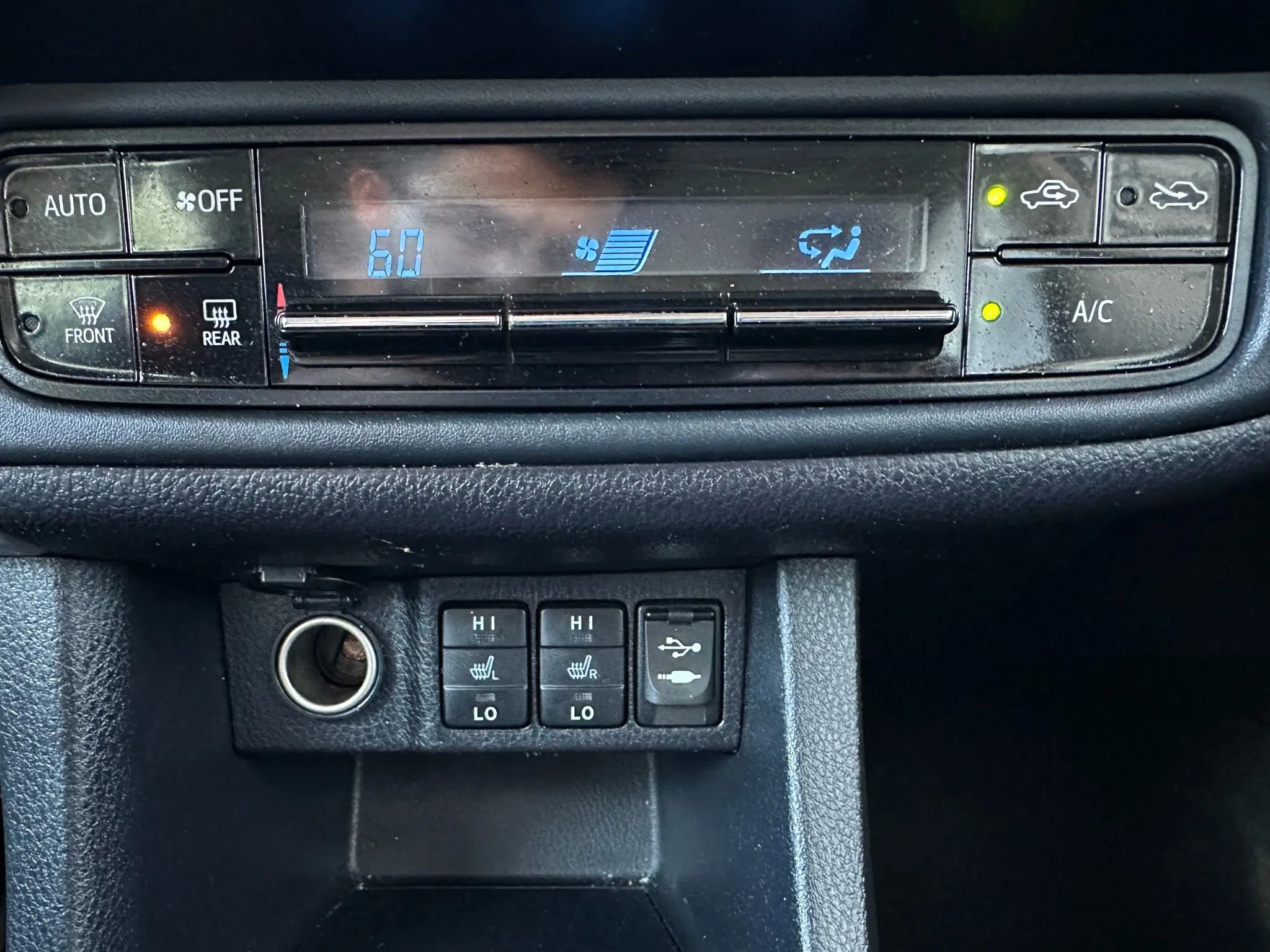 Used 2017 Toyota Corolla XLE w/ Carpet Mat Package (TMS) image 21