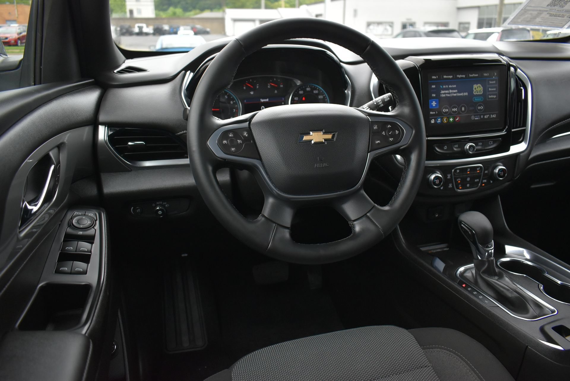 Used 2023 Chevrolet Traverse LT FWD image 18