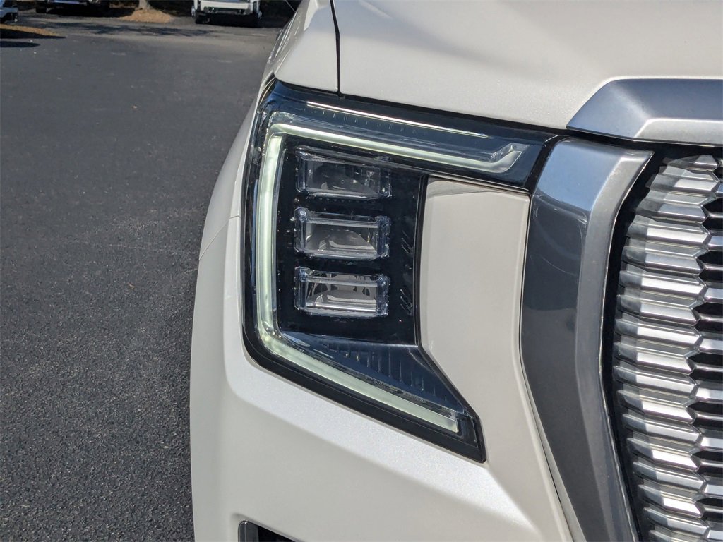 Used 2021 GMC Yukon Denali w/ Denali Premium Package image 10