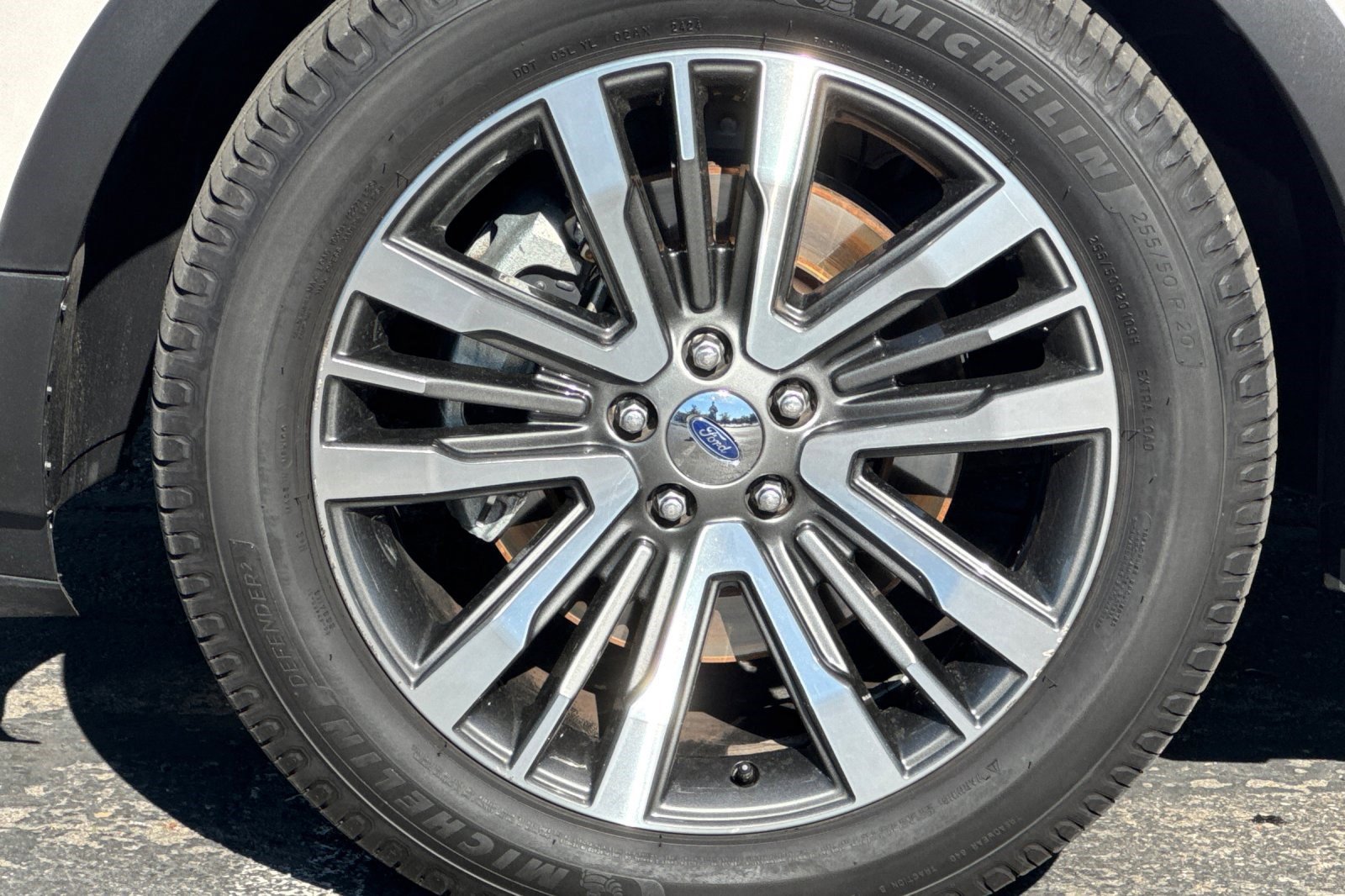 Used 2017 Ford Explorer Platinum image 38