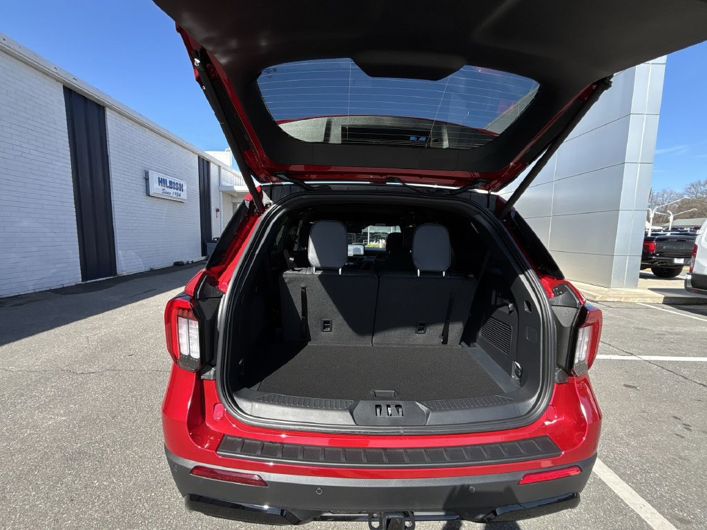 New 2026 Ford Explorer ST-Line w/ ST-Line Street Pack RWD image 21