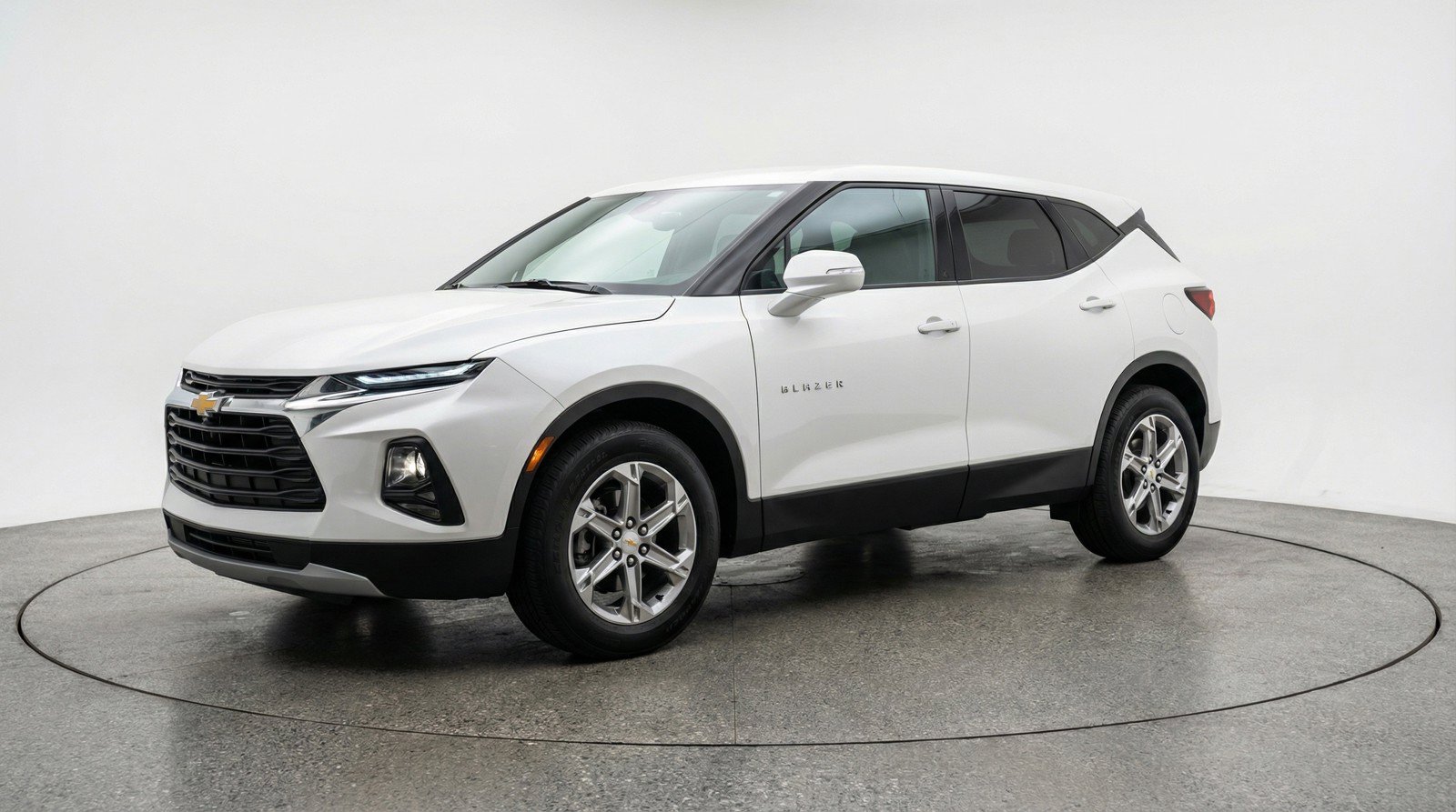 Used 2025 Chevrolet Blazer LT FWD image 3
