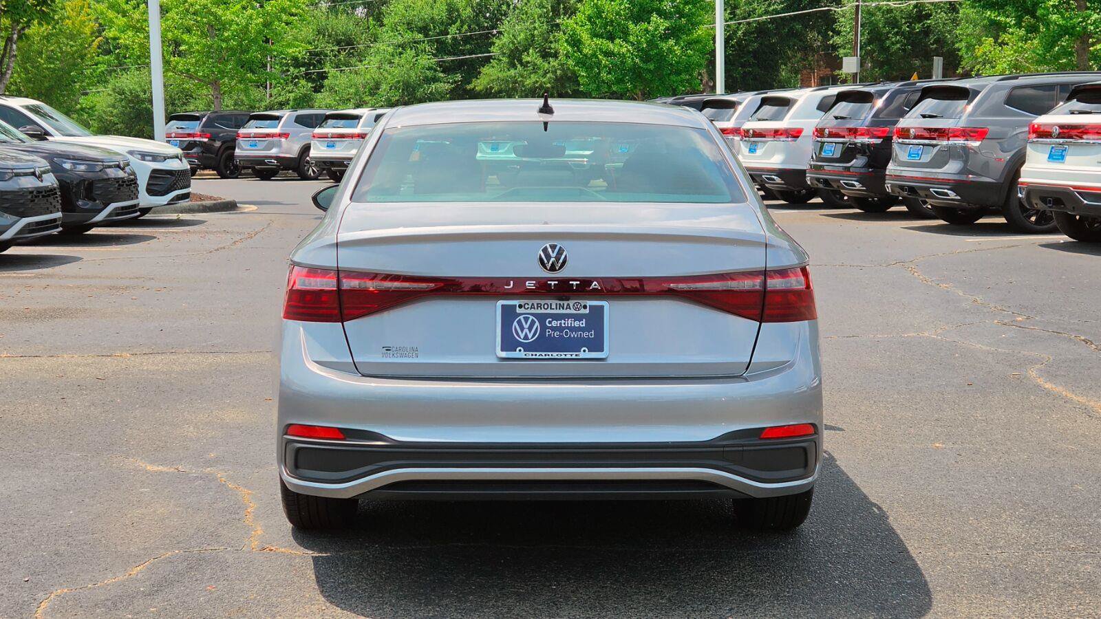 Certified 2025 Volkswagen Jetta Sport FWD image 4