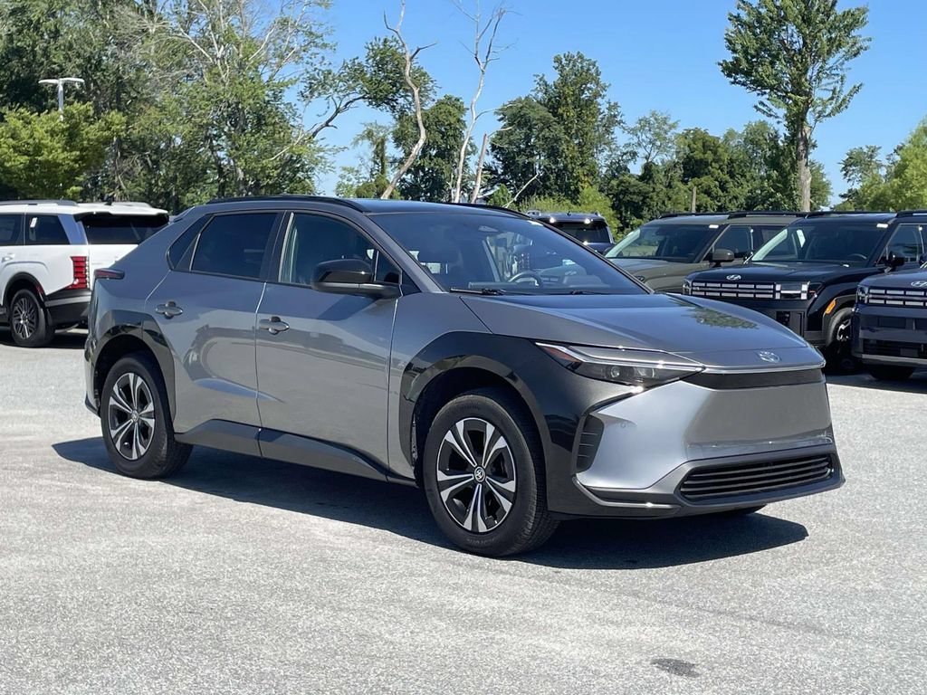 Used 2025 Toyota bZ4X FWD image 1