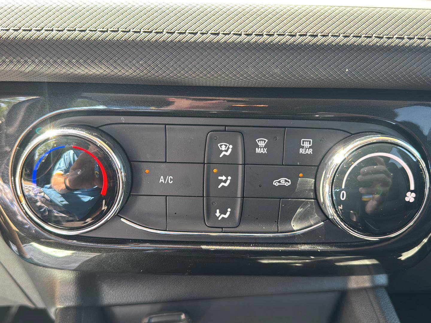 Used 2025 Chevrolet TrailBlazer LT AWD/4WD image 18