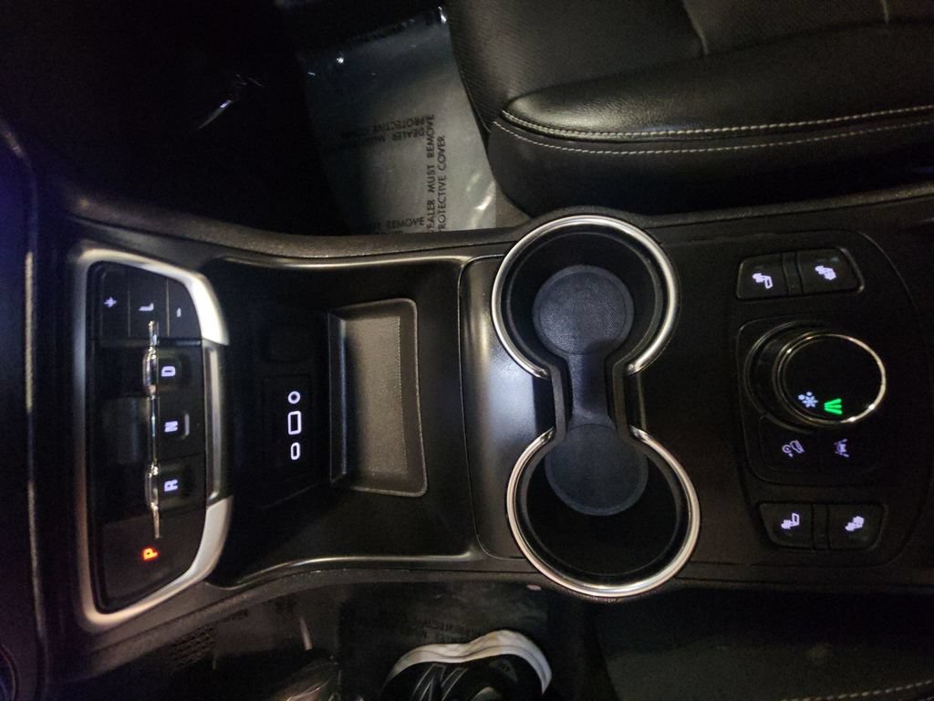 Certified 2024 GMC Terrain SLT FWD image 22