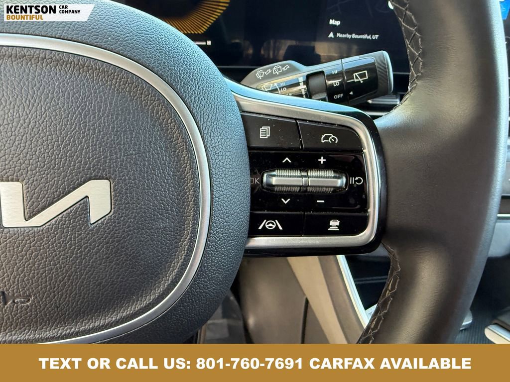 Used 2025 Kia Carnival FWD image 18
