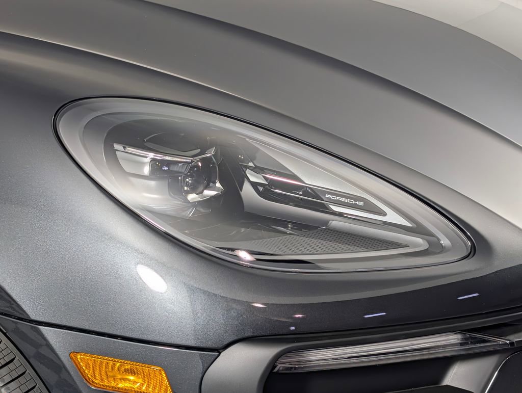 New 2026 Porsche Macan image 16
