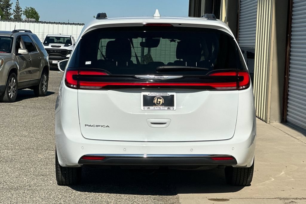 Used 2021 Chrysler Pacifica Touring FWD image 5
