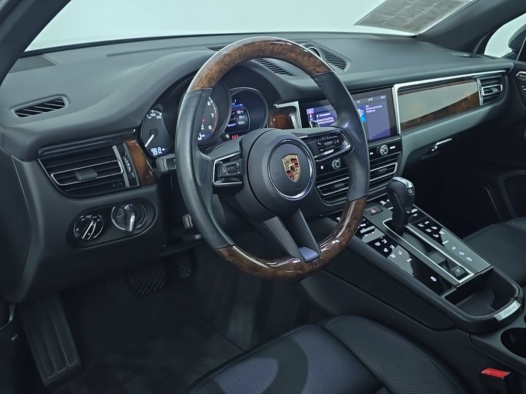 Certified 2023 Porsche Macan Turbo AWD/4WD image 4