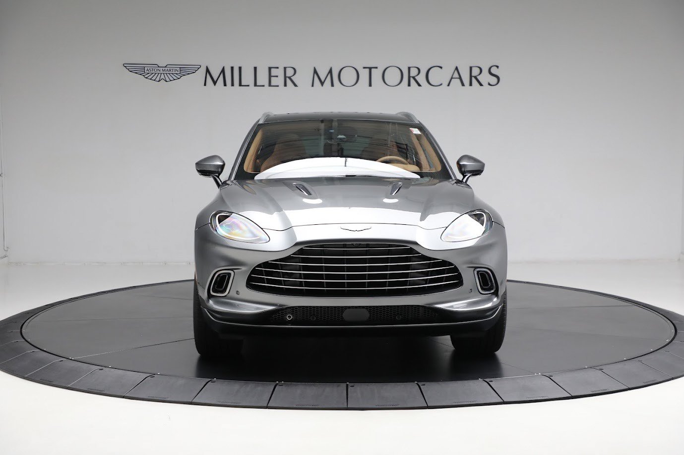 Used 2024 Aston Martin DBX AWD/4WD image 11