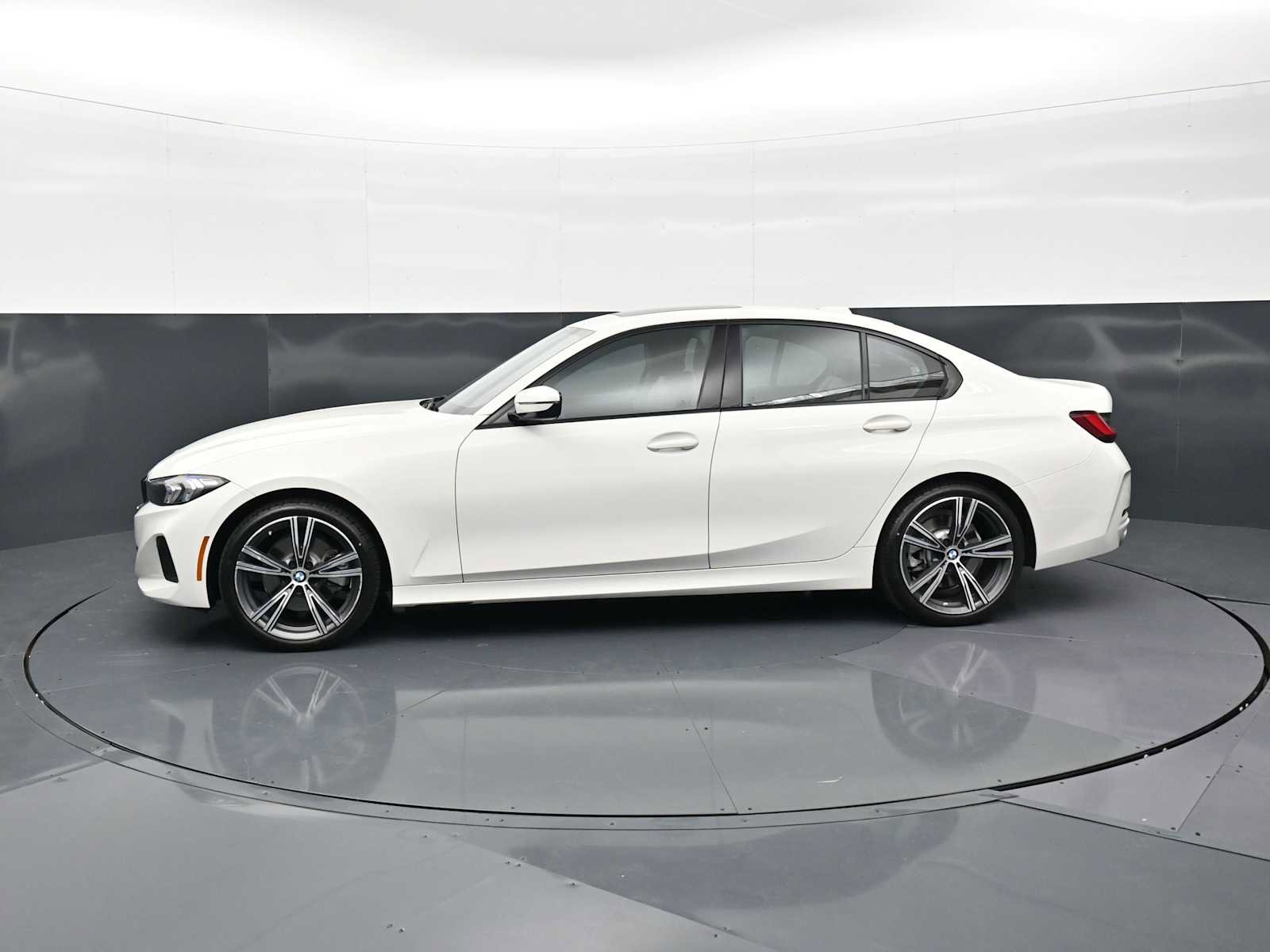 Used 2023 BMW 330i Sedan w/ Premium Package RWD image 8