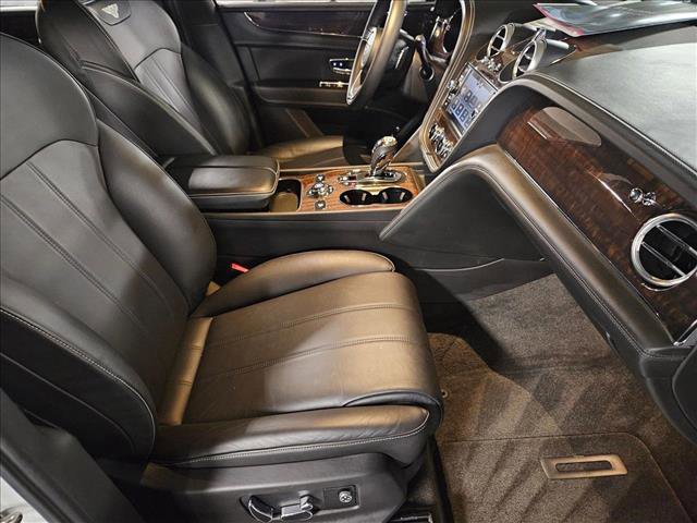 Used 2019 Bentley Bentayga image 22