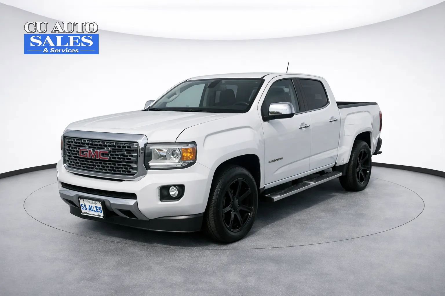 Used 2017 GMC Canyon Denali image 3