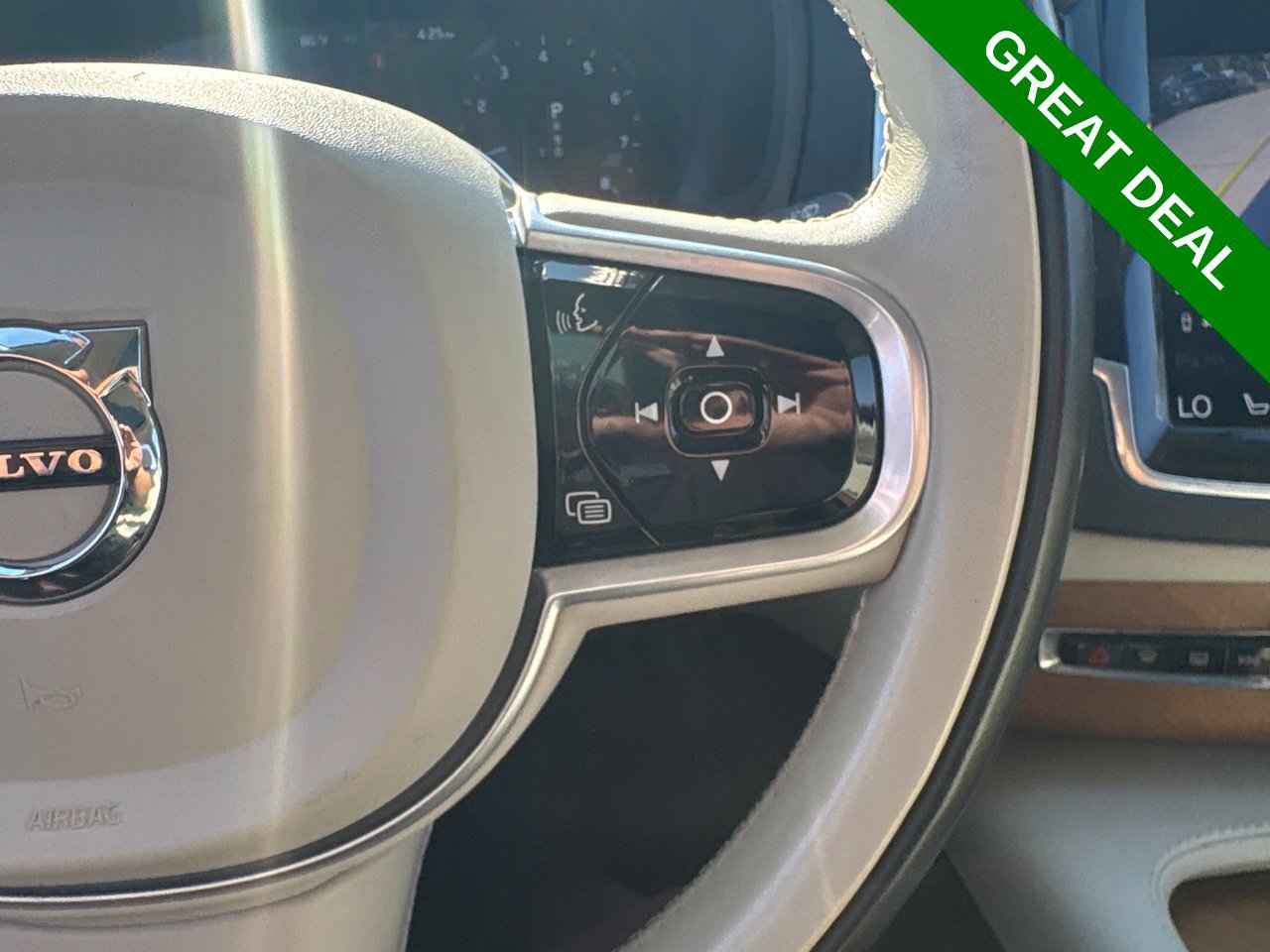 Used 2021 Volvo XC90 T6 Momentum w/ Advanced Package AWD/4WD image 26