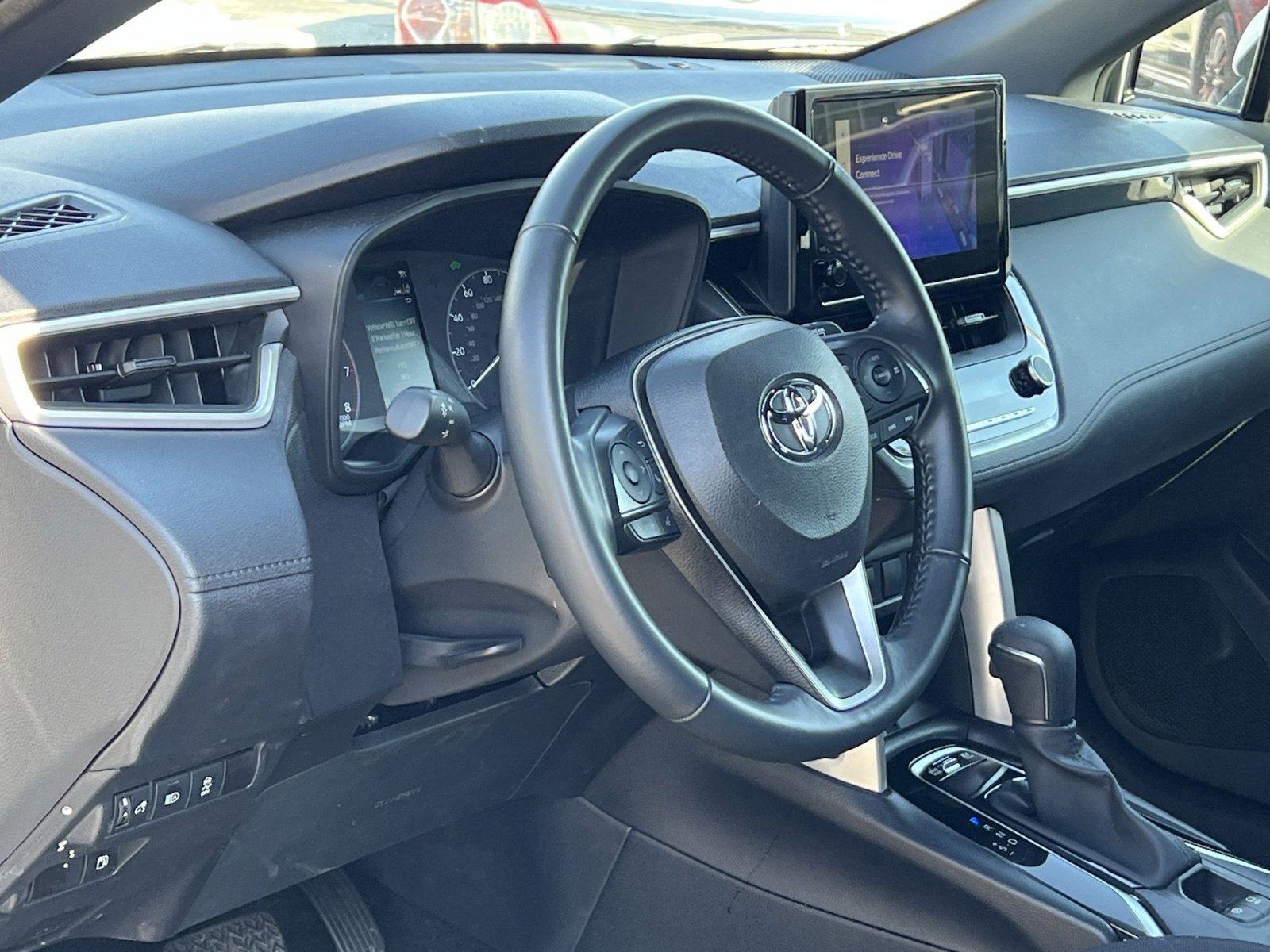 Used 2024 Toyota Corolla Cross SE image 16