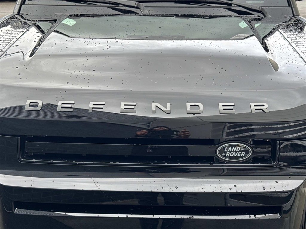 New 2026 Land Rover Defender 130 V8 image 10
