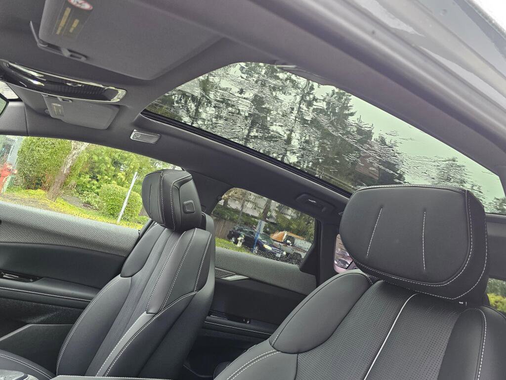 New 2026 Cadillac Optiq Luxury 2 image 26