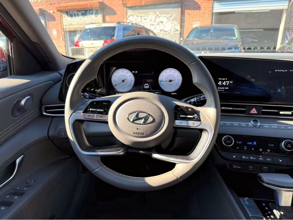 Used 2023 Hyundai Elantra SEL w/ Convenience Package image 13