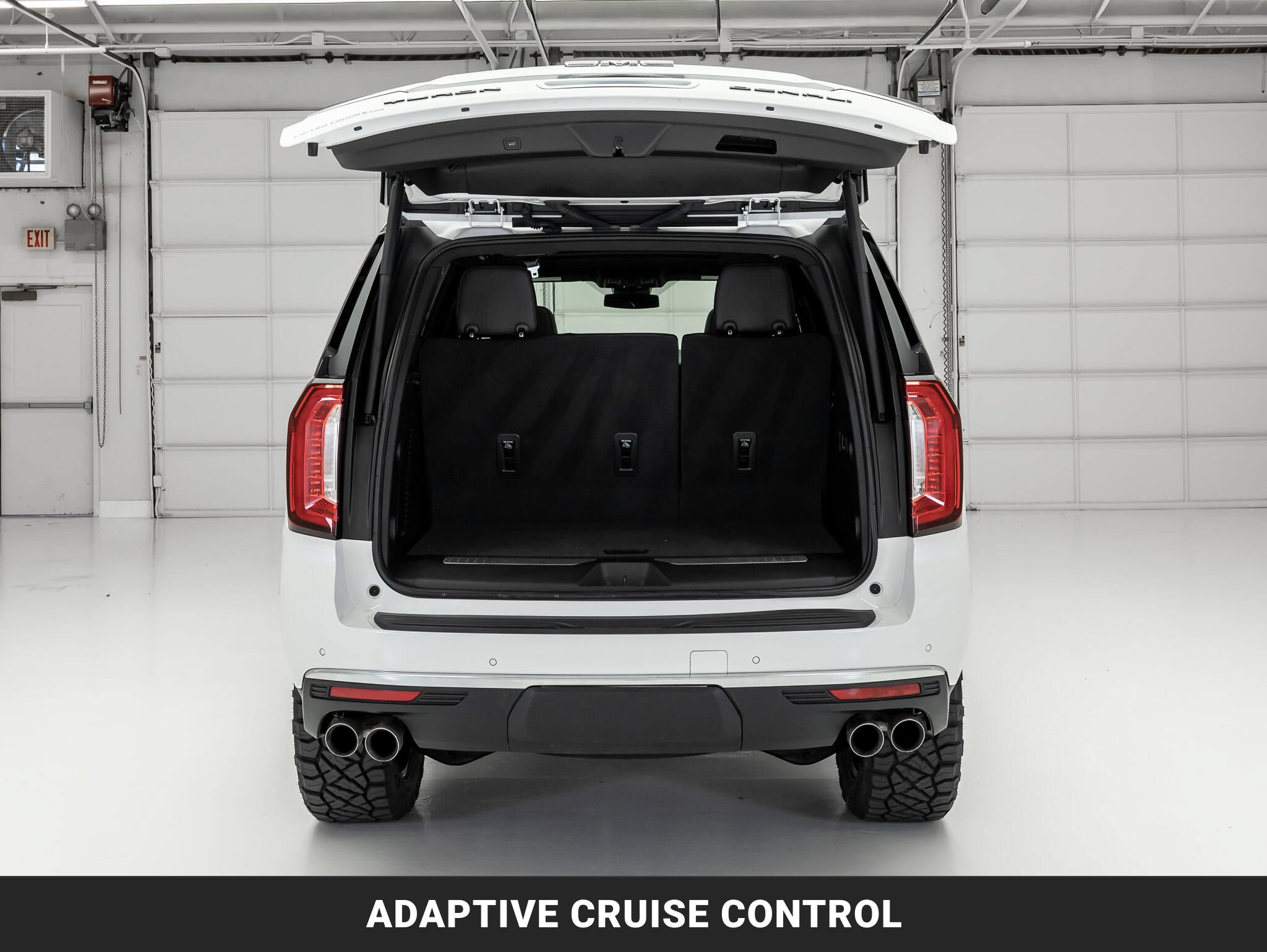 Used 2023 GMC Yukon Denali AWD/4WD image 9