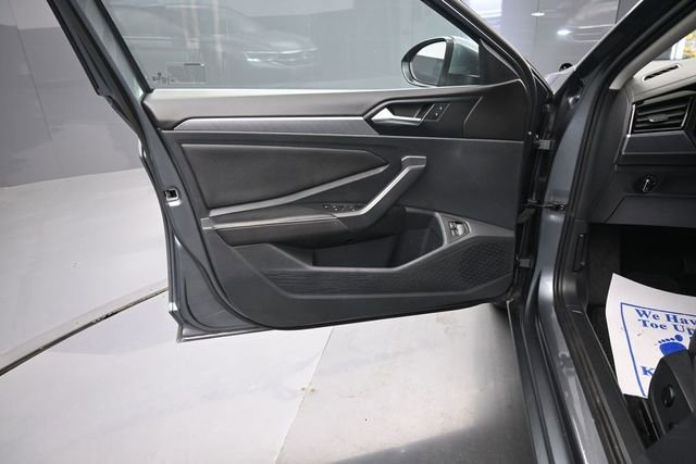 Used 2024 Volkswagen Jetta SE FWD image 9