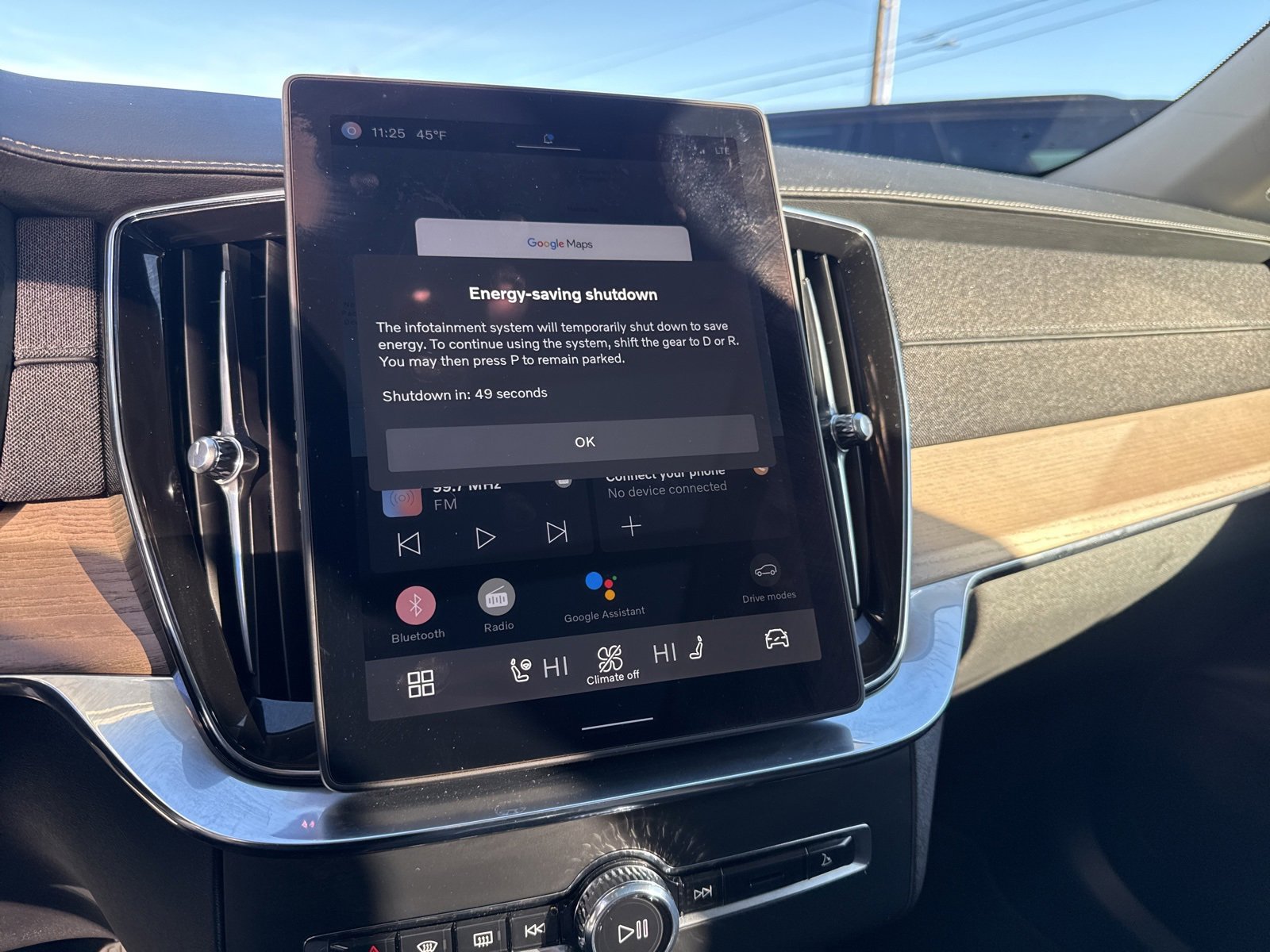 Certified 2025 Volvo XC90 B6 Plus image 23