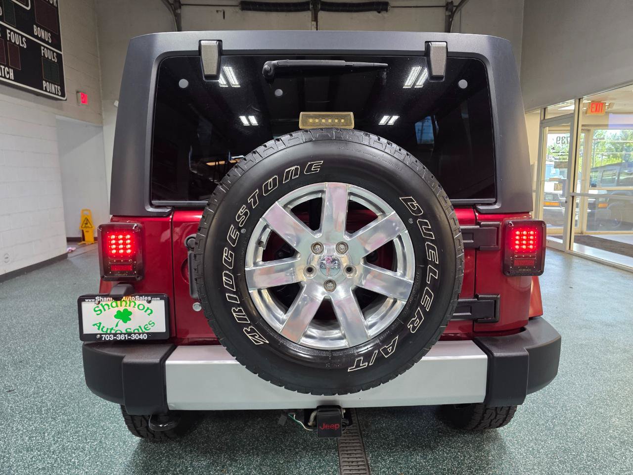 Used 2012 Jeep Wrangler Unlimited Sahara w/ Max Tow Pkg AWD/4WD image 8