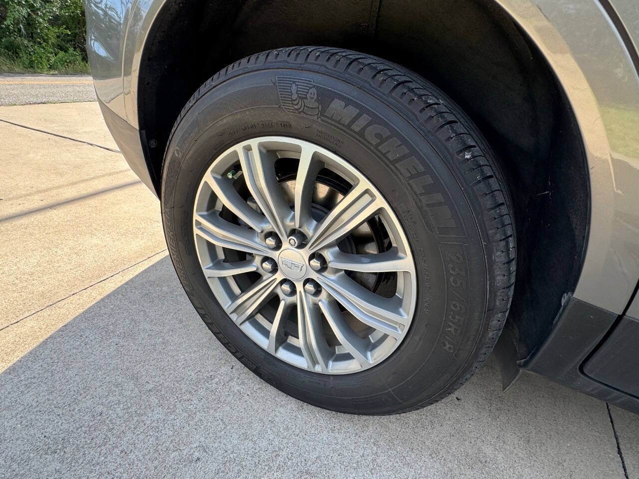 Used 2017 Cadillac XT5 Luxury w/ Driver Awareness Package FWD image 36