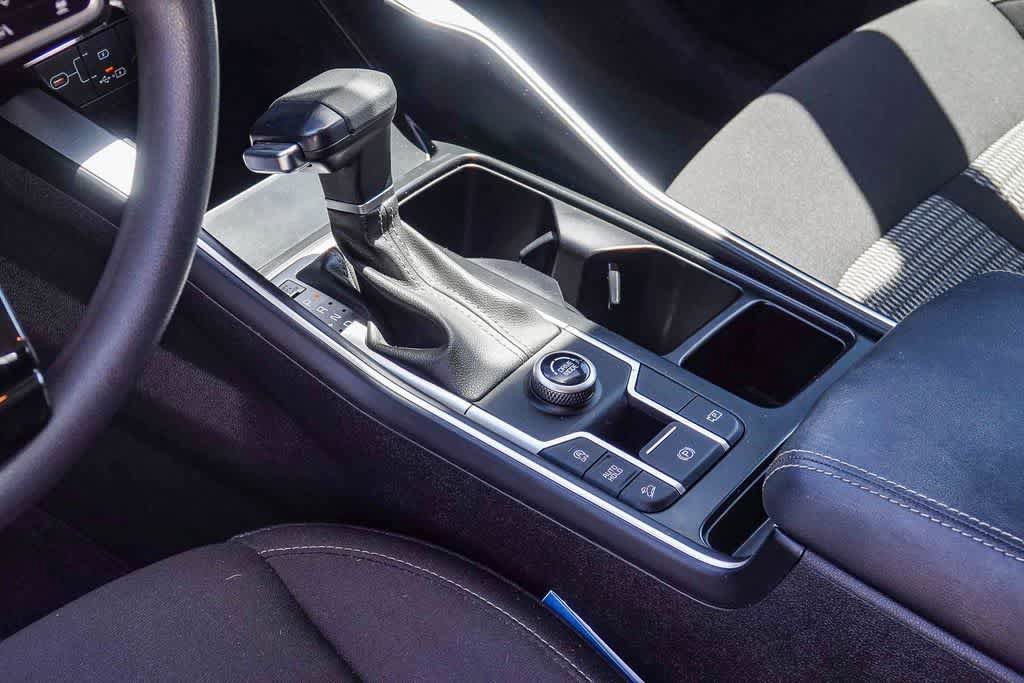 Certified 2025 Kia Sorento LX FWD image 18