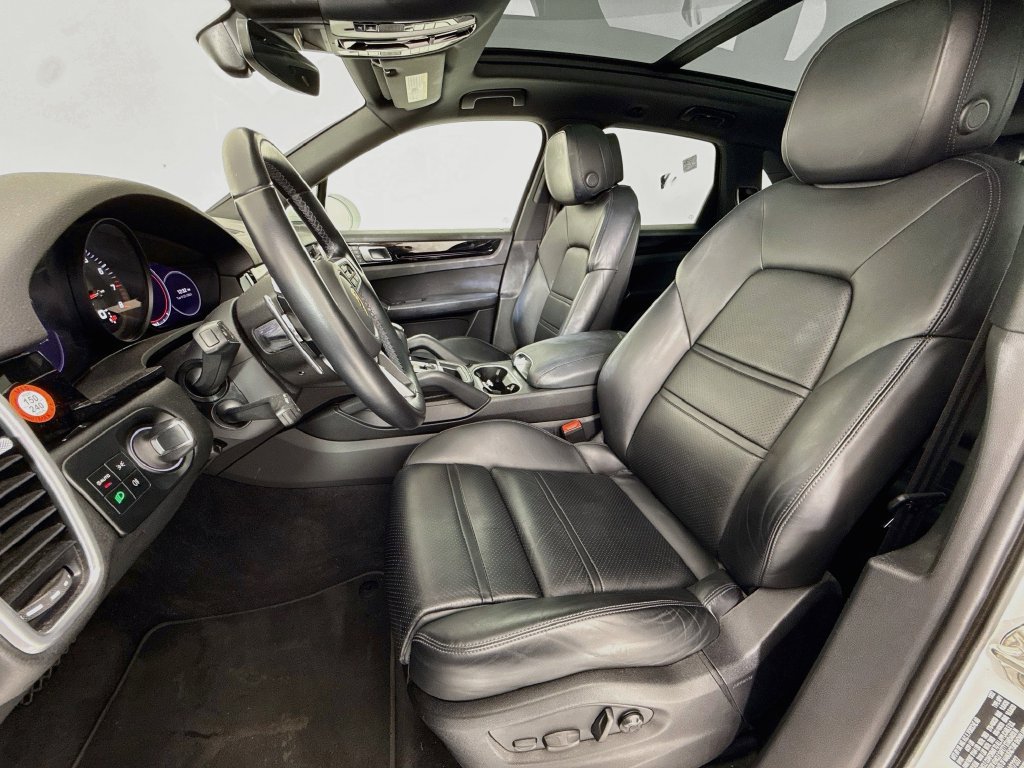 Certified 2023 Porsche Cayenne AWD/4WD image 5