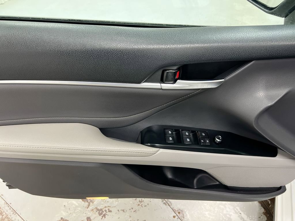 Used 2018 Toyota Camry XSE FWD image 20