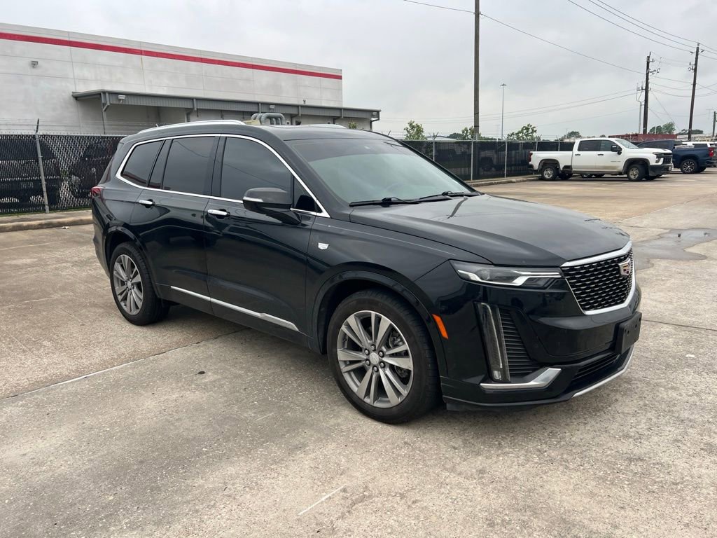 Used 2022 Cadillac XT6 Premium Luxury w/ Technology Package FWD image 3