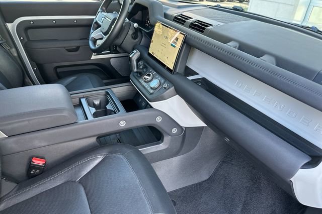 Certified 2023 Land Rover Defender 130 X-Dynamic SE image 15