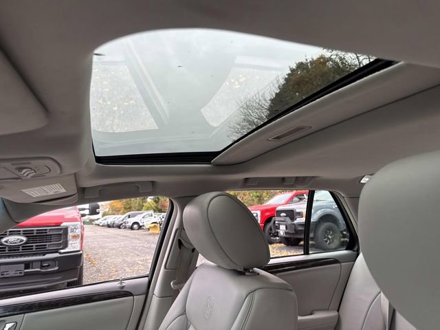 Used 2010 Cadillac DTS Luxury image 25