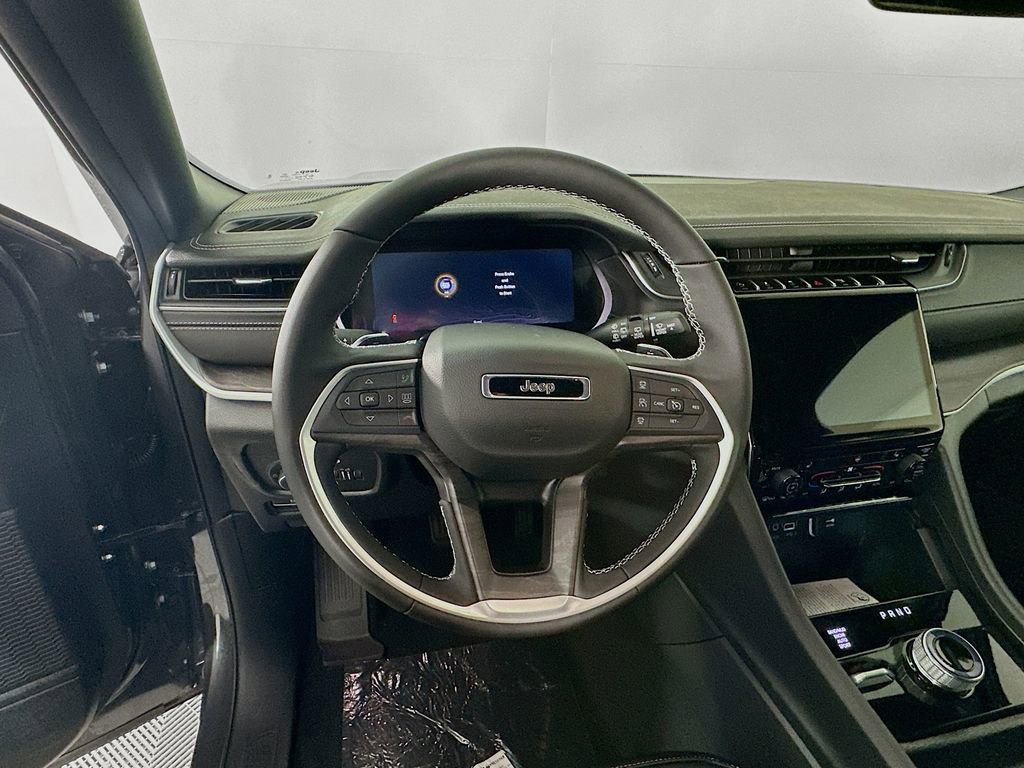 New 2025 Jeep Grand Cherokee L Limited w/ Black Appearance Package image 15