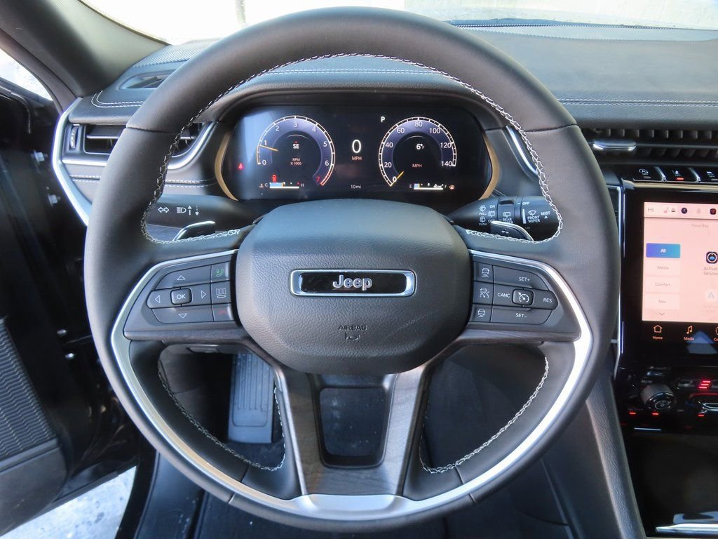 New 2025 Jeep Grand Cherokee Limited w/ Luxury Tech Group II image 4